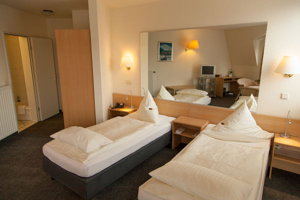 Doppelzimmer mit zwei getrennten Betten